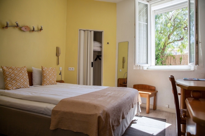 Imagen de la habitación del Hotel Du Soleil, Saint Raphael. Foto 15