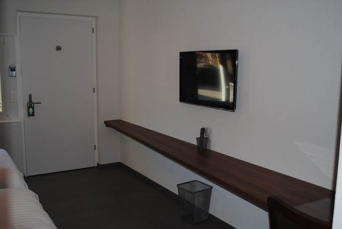 Imagen de la habitación del Hotel Du Soleil, St Leonard. Foto 5