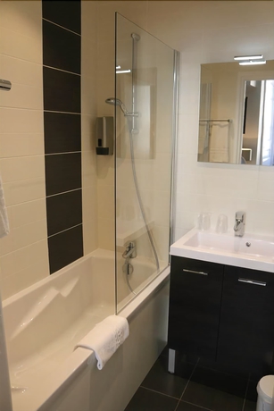 Imagen de la habitación del Hotel Du Theatre, Lyon. Foto 14