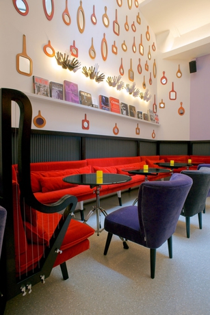 Imagen del bar/restaurante del Hotel Du Triangle D'or. Foto 2