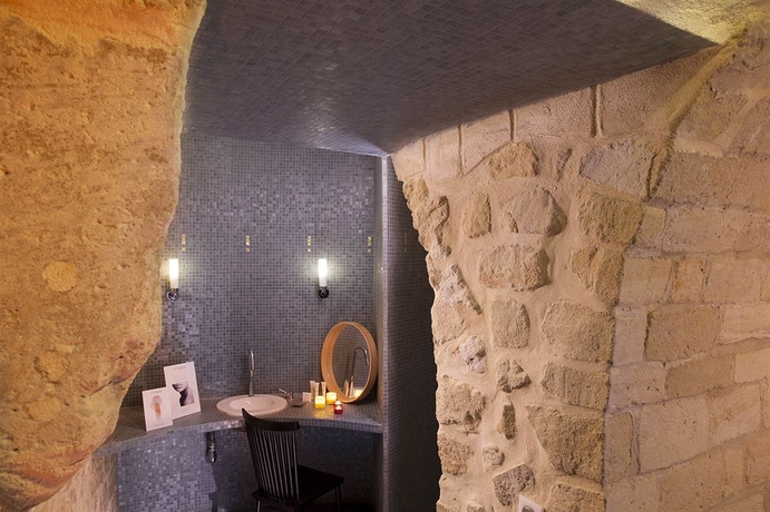 Imagen de la piscina del Hotel Du Triangle D'or. Foto 9