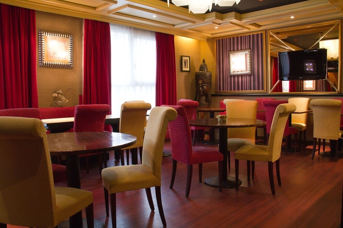 Imagen del bar/restaurante del Hotel Du Trosy Clamart. Foto 3
