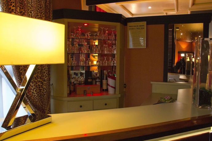 Imagen del bar/restaurante del Hotel Du Trosy Clamart. Foto 6