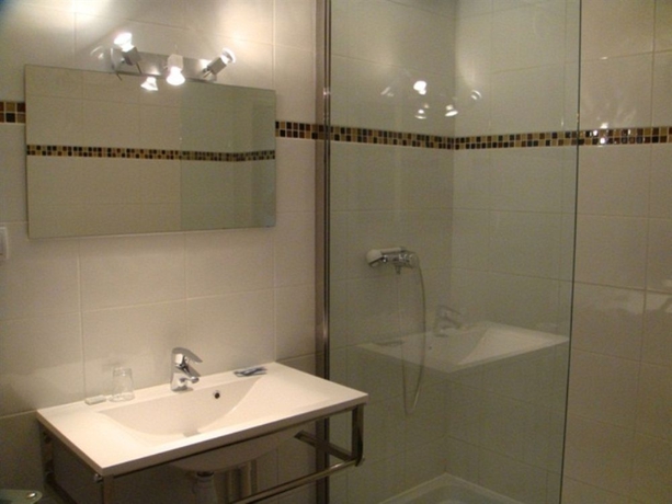 Imagen de la habitación del Hotel Du Val De Sa&ocirc;ne. Foto 6