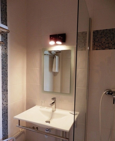 Imagen de la habitación del Hotel Du Val De Sa&ocirc;ne. Foto 7