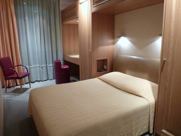 Imagen de la habitación del Hotel Du Vieux Marais. Foto 3