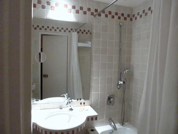 Imagen de la habitación del Hotel Du Vieux Marais. Foto 6