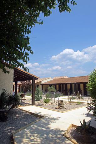 Imagen de los exteriores del Hotel Du Vieux Moulin. Foto 8