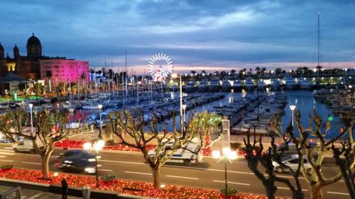 Imagen de la habitación del Hotel Du Vieux Port. Foto 2