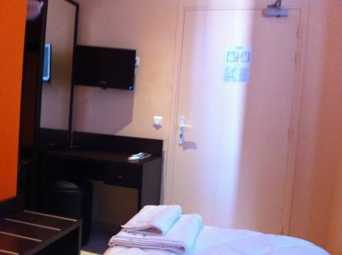 Imagen de la habitación del Hotel Du Vieux Port. Foto 14