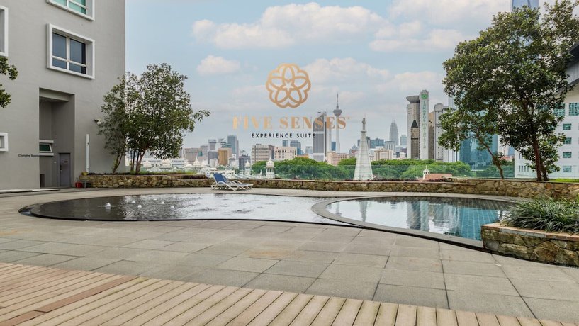 Imagen de la piscina del Hotel Dua Sentral KL by Five Senses. Foto 20