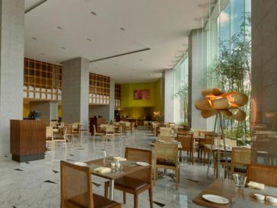 Imagen del bar/restaurante del Hotel Dua Sentral Suites. Foto 2