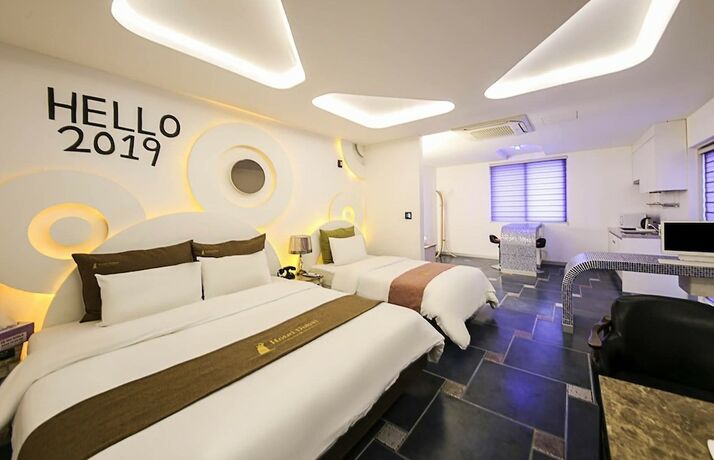 Imagen de la habitación del Hotel Dubai Hotel. Foto 18