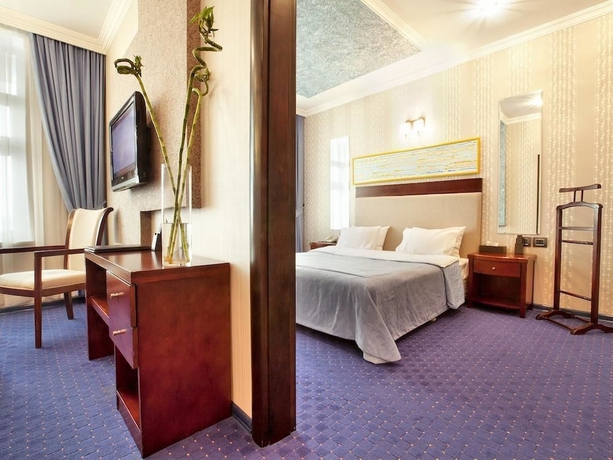 Imagen de la habitación del Hotel Dubai International. Foto 16