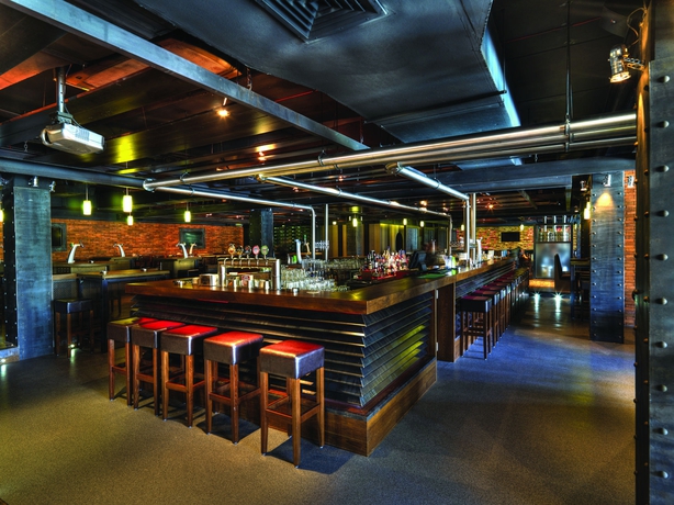 Imagen del bar/restaurante del Hotel Dubai Marine Beach Resort and Spa. Foto 3