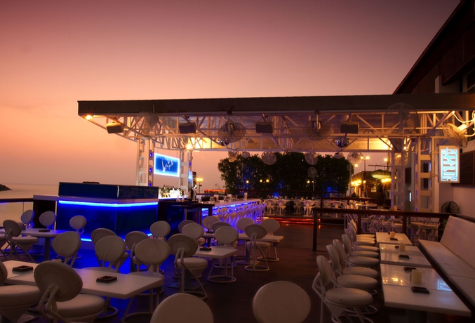 Imagen del bar/restaurante del Hotel Dubai Marine Beach Resort and Spa. Foto 6