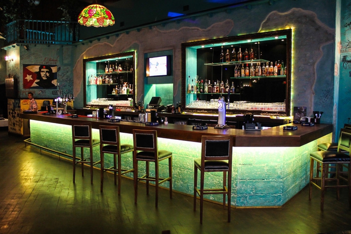 Imagen de los interiores del Hotel Dubai Marine Beach Resort and Spa. Foto 12