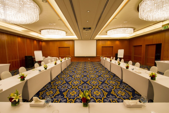 Imagen de los interiores del Hotel Dubai Marine Beach Resort and Spa. Foto 13