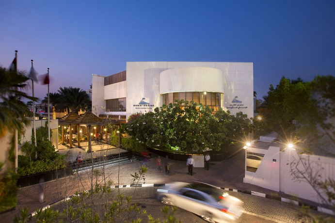 Imagen de los exteriores del Hotel Dubai Marine Beach Resort and Spa. Foto 10