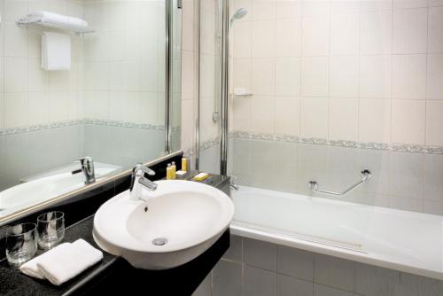 Imagen de la habitación del Hotel Dubai Marriott Harbour and Suites. Foto 11