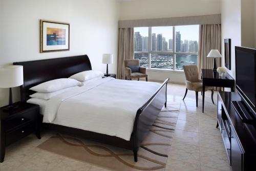 Imagen de la habitación del Hotel Dubai Marriott Harbour and Suites. Foto 12