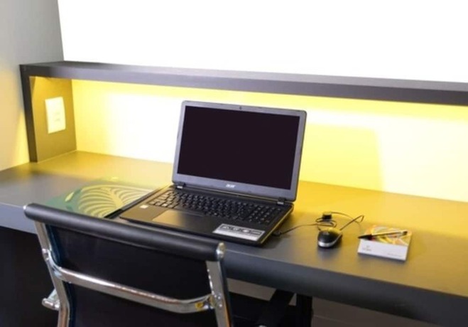 Imagen de la habitación del Hotel Dubai Su&iacute;tes. Foto 19