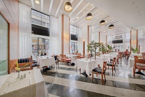 Imagen del bar/restaurante del Hotel Dubrovnik, Zagreb. Foto 2