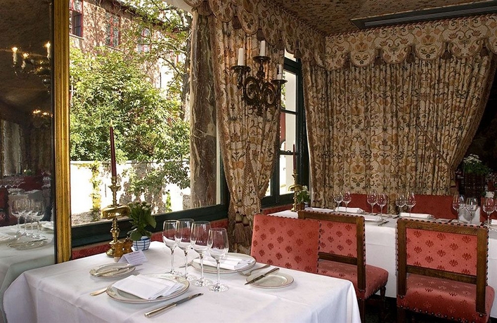 Imagen del bar/restaurante del Hotel Duc De Bourgogne. Foto 2