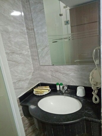 Imagen de la habitación del Hotel Duc Long, Hanoi. Foto 24