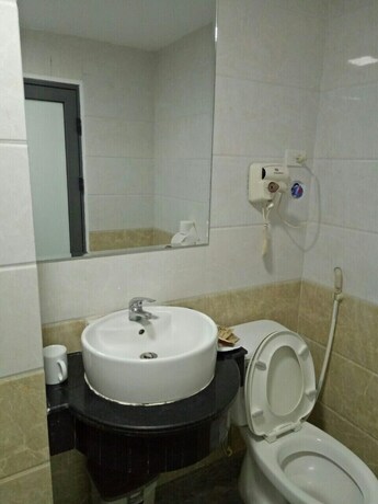 Imagen de la habitación del Hotel Duc Long, Hanoi. Foto 34