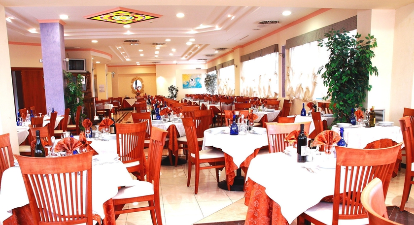 Imagen del bar/restaurante del Hotel Duca Degli Abruzzi. Foto 2