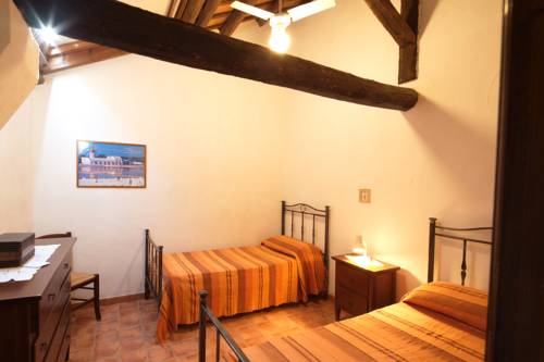 Imagen de la habitación del Hotel Duca Di Castelmonte. Foto 8