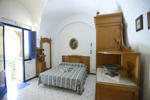 Imagen de la habitación del Hotel Duca Di Castelmonte. Foto 13