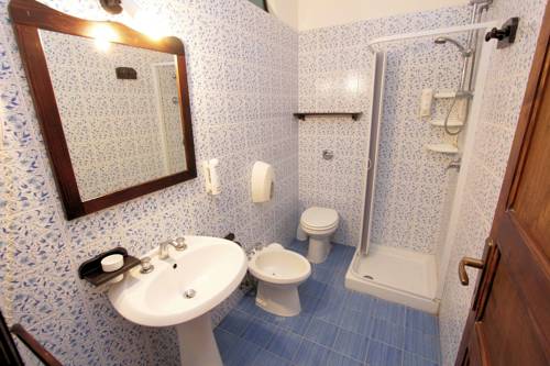 Imagen de la habitación del Hotel Duca Di Castelmonte. Foto 14