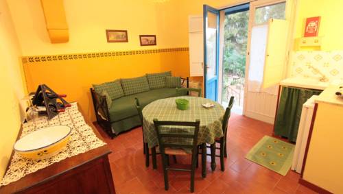 Imagen de la habitación del Hotel Duca Di Castelmonte. Foto 15