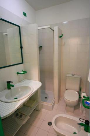 Imagen de la habitación del Hotel Ducathotel. Foto 10