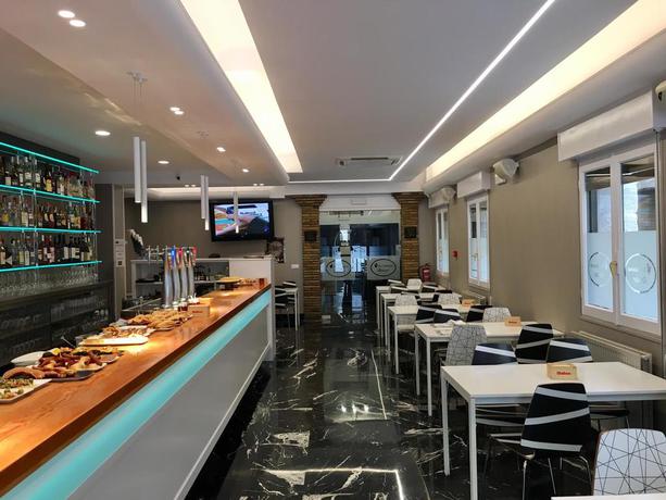 Imagen del bar/restaurante del Hotel Ducay. Foto 4