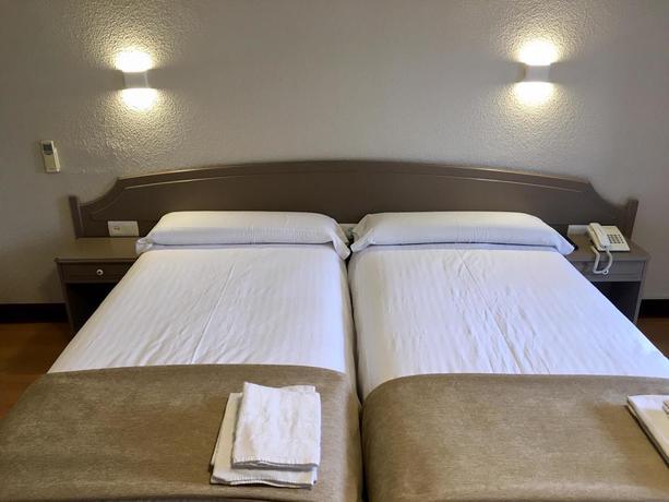 Imagen de la habitación del Hotel Ducay. Foto 8