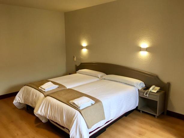 Imagen de la habitación del Hotel Ducay. Foto 10