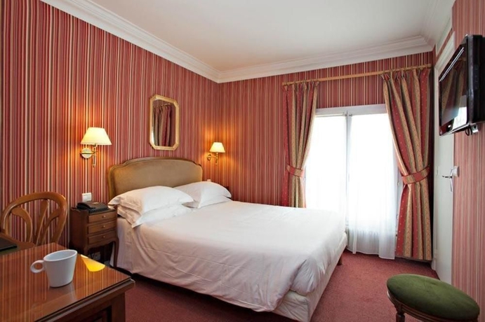 Imagen de los exteriores del Hotel Ducs De Bourgogne. Foto 10