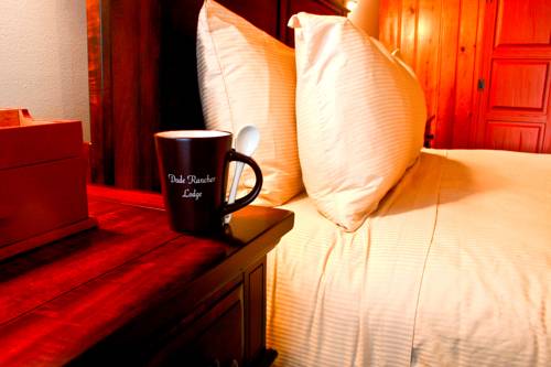 Imagen de la habitación del Hotel Dude Rancher Lodge. Foto 9