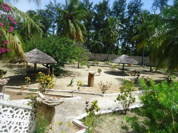 Imagen general del Hotel Dudu Villas N Backpackers. Foto 2