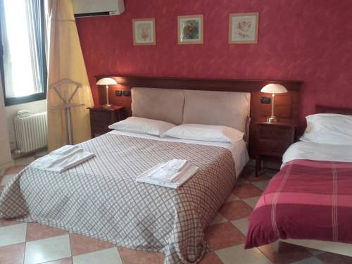 Imagen de la habitación del Hotel Due Colonne, San Bonifacio. Foto 10