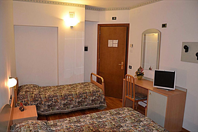 Imagen de la habitación del Hotel Due Monti. Foto 4