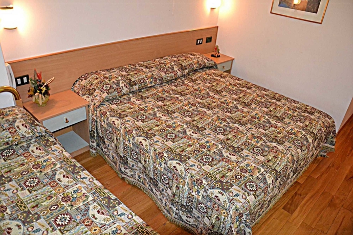 Imagen de la habitación del Hotel Due Monti. Foto 6