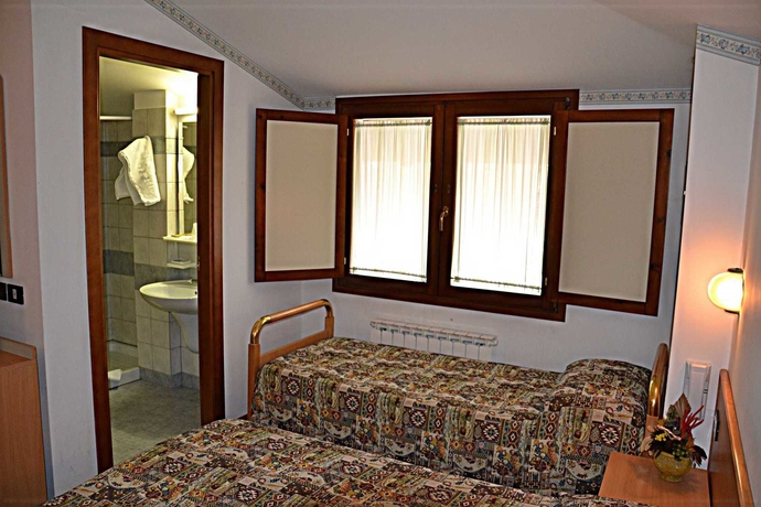 Imagen de la habitación del Hotel Due Monti. Foto 8