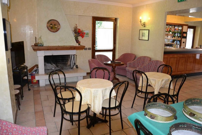 Imagen de los interiores del Hotel Due Monti. Foto 16