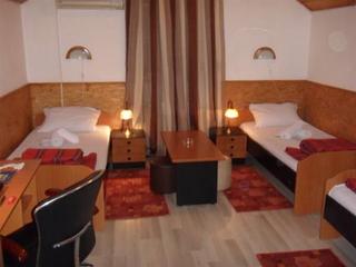 Imagen de la habitación del Hotel Duga. Foto 15