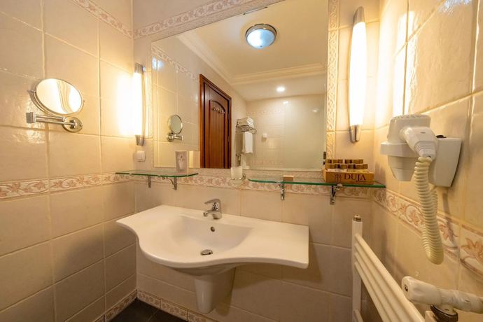 Imagen de la habitación del Hotel Duja Chalet Ski Center. Foto 13