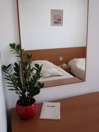 Imagen de la habitación del Hotel Dujam. Foto 8